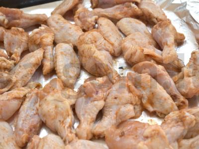Kepintos vištienos sparneliai aštriame marinate Žingsnis 3