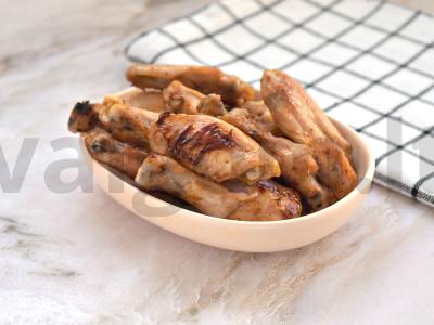 Kepintos vištienos sparneliai aštriame marinate pagrindine nuotrauka