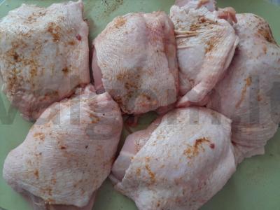 Kepintos vištienos šlaunelės ir blauzdelės su kvapniais prieskoniais Žingsnis 4