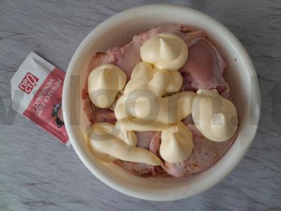 Kepintos vištienos šlaunelės ir blauzdelės su kvapniais prieskoniais Žingsnis 6