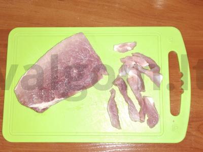 Kiauliena su kefyru ir marinuotais česnakais greitai Žingsnis 1