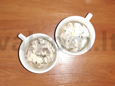 Kiauliena su kefyru ir marinuotais česnakais greitai pagrindine nuotrauka