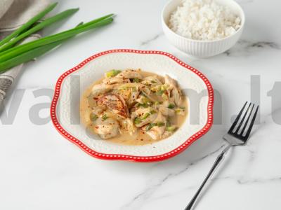 Vištienos krūtinėlė kefyre keptuvėje pagrindine nuotrauka