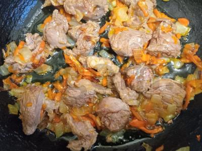 Kvinoja su jautiena, česnaku ir spanguolėmis Žingsnis 3