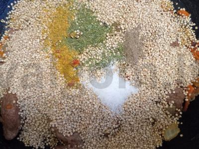 Kvinoja su jautiena, česnaku ir spanguolėmis Žingsnis 5