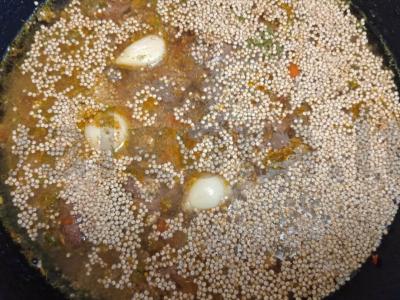 Kvinoja su jautiena, česnaku ir spanguolėmis Žingsnis 7