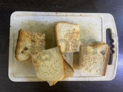 Karšti sumuštiniai su saliami, rukola ir marinuotais agurkais Žingsnis 2