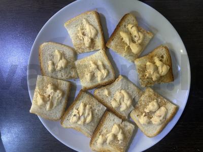 Karšti sumuštiniai su saliami, rukola ir marinuotais agurkais Žingsnis 3