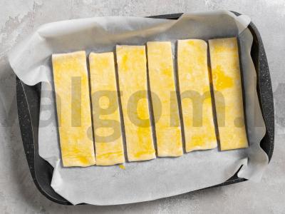 Sluoksniuotos tešlos kalbos su cukrumi Žingsnis 3