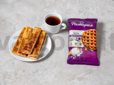 Sluoksniuotos tešlos kalbos su cukrumi pagrindine nuotrauka