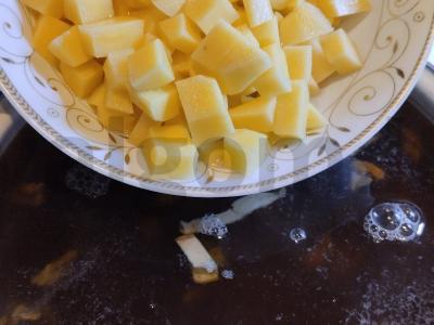 Sriuba su baltosiomis grybeliais ir perlinėmis kruopomis Žingsnis 7