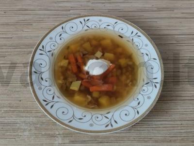 Sriuba su baltosiomis grybeliais ir perlinėmis kruopomis pagrindine nuotrauka