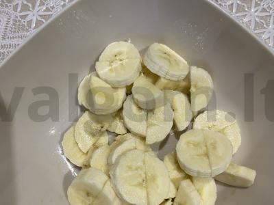 Vitaminų kokteilis su vaisiais ir braškėmis Žingsnis 2