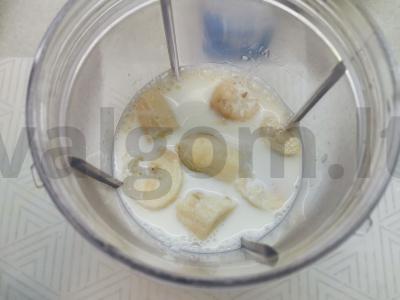 Braškinių pieno kokteilis su ledais Žingsnis 1