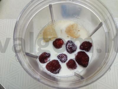 Braškinių pieno kokteilis su ledais Žingsnis 2