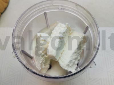 Braškinių pieno kokteilis su ledais Žingsnis 3