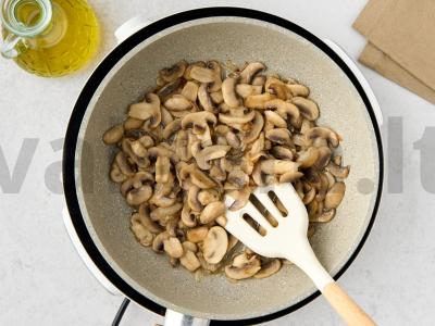 Greitas žiūlienas su vištiena ir grybais Žingsnis 3