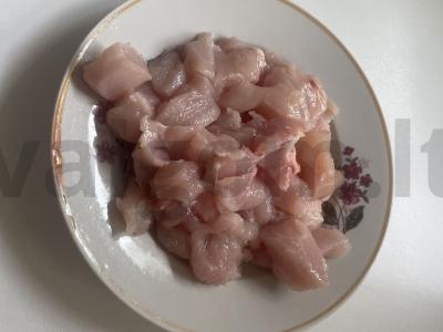 Vištienos guliašas su pomidoru Žingsnis 1