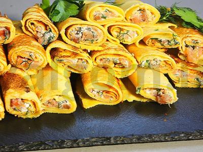 Auksiniai blynai su raudonąja žuvimi ir varškės sūriu pagrindine nuotrauka