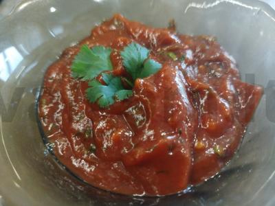 Aštrus pomidorų padažas su kalendra pagrindine nuotrauka