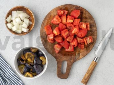 Aštrus padažas iš slyvų su pomidorais Žingsnis 2