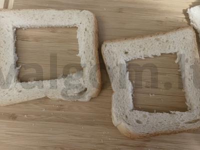 Karšti sumuštiniai su kiaušiniu ir dešrelėmis Žingsnis 1