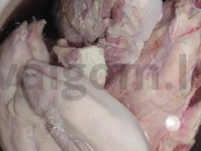 Appetizing šaltiena su morkomis ir krienais Žingsnis 1