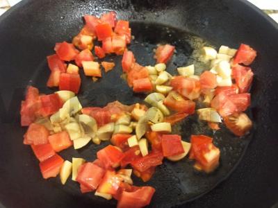 Ryžiai su pomidorais ir šampinjonais Žingsnis 3