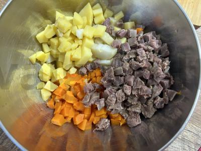 Olivje su jautiena be žaliųjų žirnelių Žingsnis 2