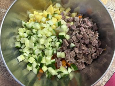 Olivje su jautiena be žaliųjų žirnelių Žingsnis 3