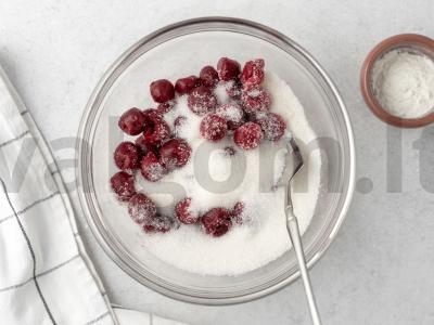 Sluoksniuotas pyragas su vyšniomis Žingsnis 2