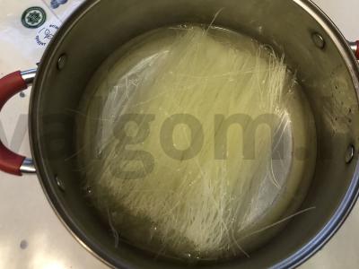 Funchosa su vištiena terijaki padaže ir prieskoniais Žingsnis 1