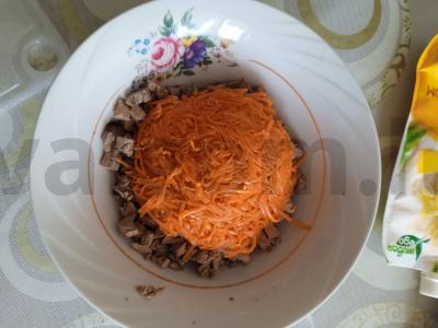 Salotos su vištienos kepenėlėmis ir kukurūzais Žingsnis 3