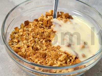 Kekso popso su kondensuotu pienu šokoladiniame glazūre Žingsnis 4