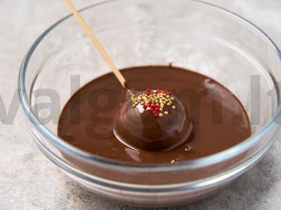 Kekso popso su kondensuotu pienu šokoladiniame glazūre Žingsnis 8