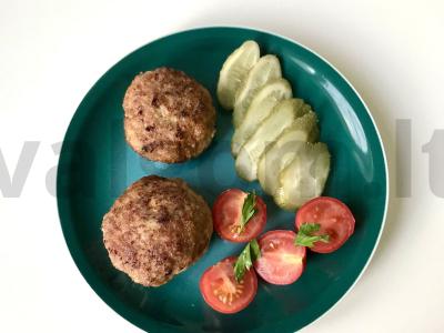 Sultingi kalakutienos kotletai su viso grūdo miltais pagrindine nuotrauka