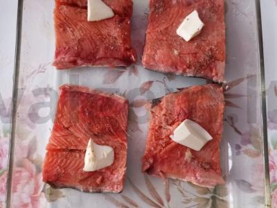 Kepta lašiša su sūriu ir pomidorais Žingsnis 2