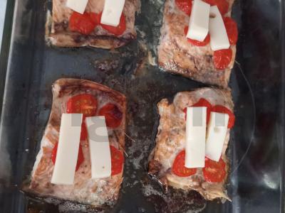 Kepta lašiša su sūriu ir pomidorais Žingsnis 4