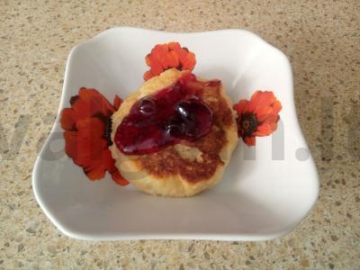 Sūrio pyragėliai su marmelado įdaru ant sviesto pagrindine nuotrauka