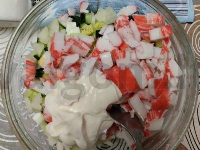 Krabų salotos „Sniego karalienė“ Žingsnis 4