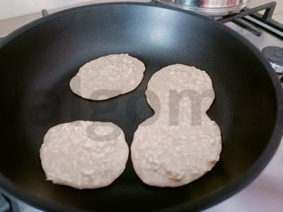 Bezlaktokiniai blynai su varške Žingsnis 3