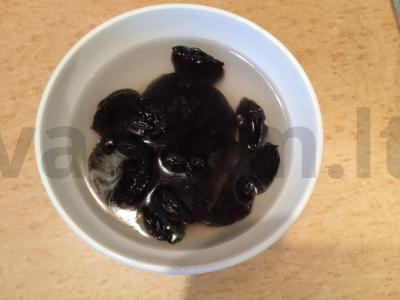 Salotos su grybais ir džiovintais abrikosais Žingsnis 1