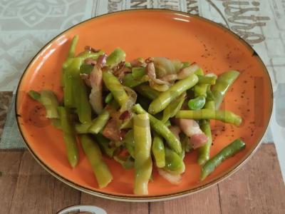 Pupelės su šonine pagrindine nuotrauka