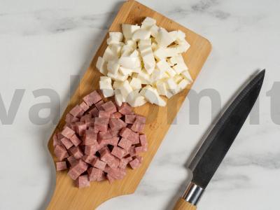 Salotas su dešra, mocarela ir majonezu Žingsnis 1