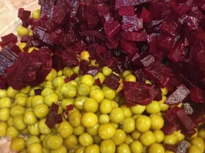 Vinegretas su žaliais žirneliais ir majonezu Žingsnis 3