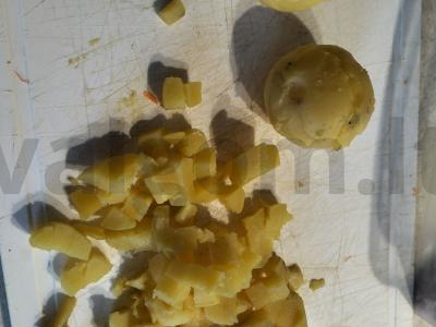 Salotos su bulvėmis, grybais ir žirniais Žingsnis 1