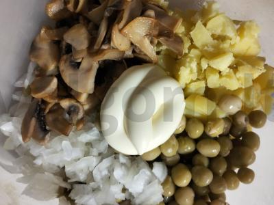 Salotos su bulvėmis, grybais ir žirniais Žingsnis 5