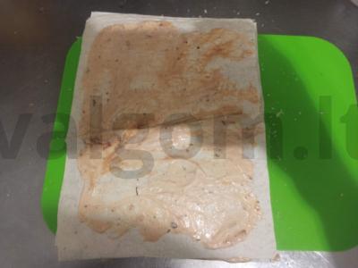 Dviejų sluoksnių pica su pomidorais ir dešra ant lavašo Žingsnis 6