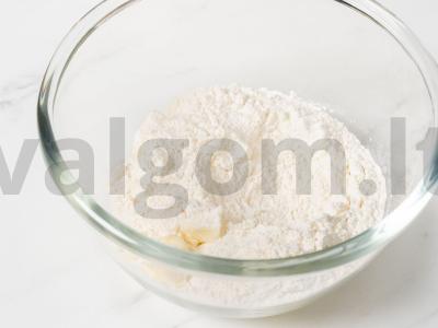 Sviestinis tešlas su grietine Žingsnis 4