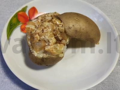 Bulvė su svogūnų įdaru pagrindine nuotrauka